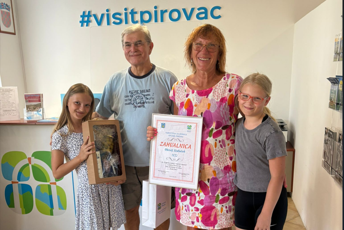 Obitelj Sedlaček iz Češke 15 godina ljetuje u Pirovcu: Turistička zajednica im zahvalila na vjernosti