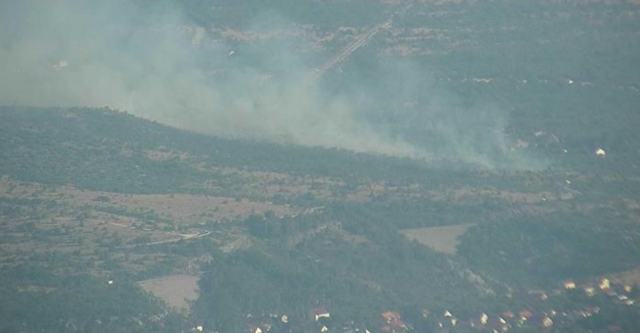 Požar kod Oćestova ugašen, pomagale i zračne snage