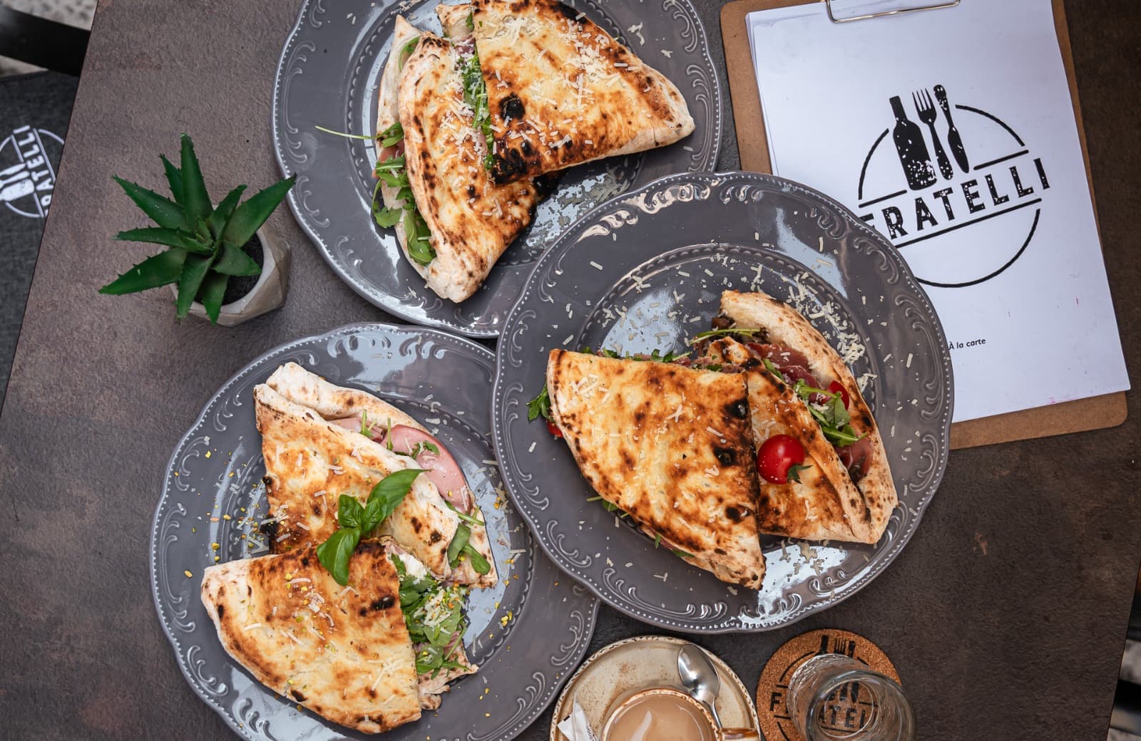 Jeste li probali slasne panuozzo sendviče Pizzerije Fratelli?
