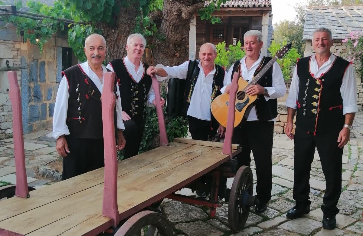 Đardin je IN - Klapa Adria